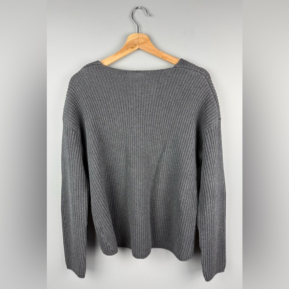 TenTree Gray V-Neck Ribbed Women's Sweater - Picture 2 of 5